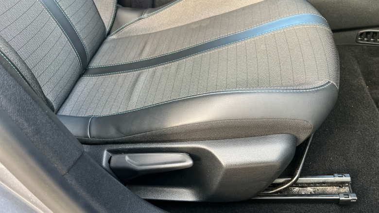 Peugeot 208 100kW Allure Premium 50kWh 5dr Auto Electric Hatchback